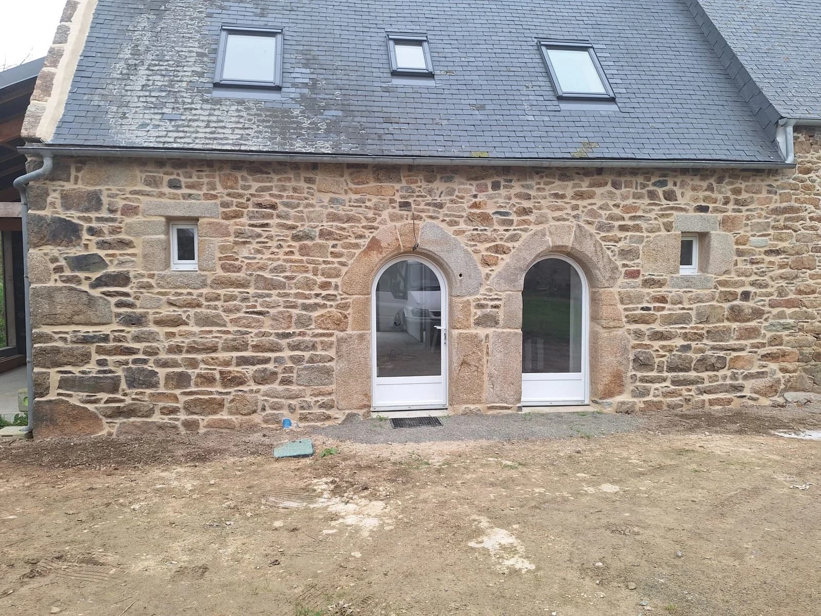 Façade en pierre aux joints refaits à la chaux