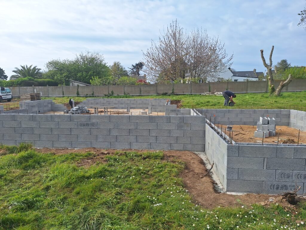 Construction de maison neuve – TM Maçonnerie Construction d'une maison neuve.