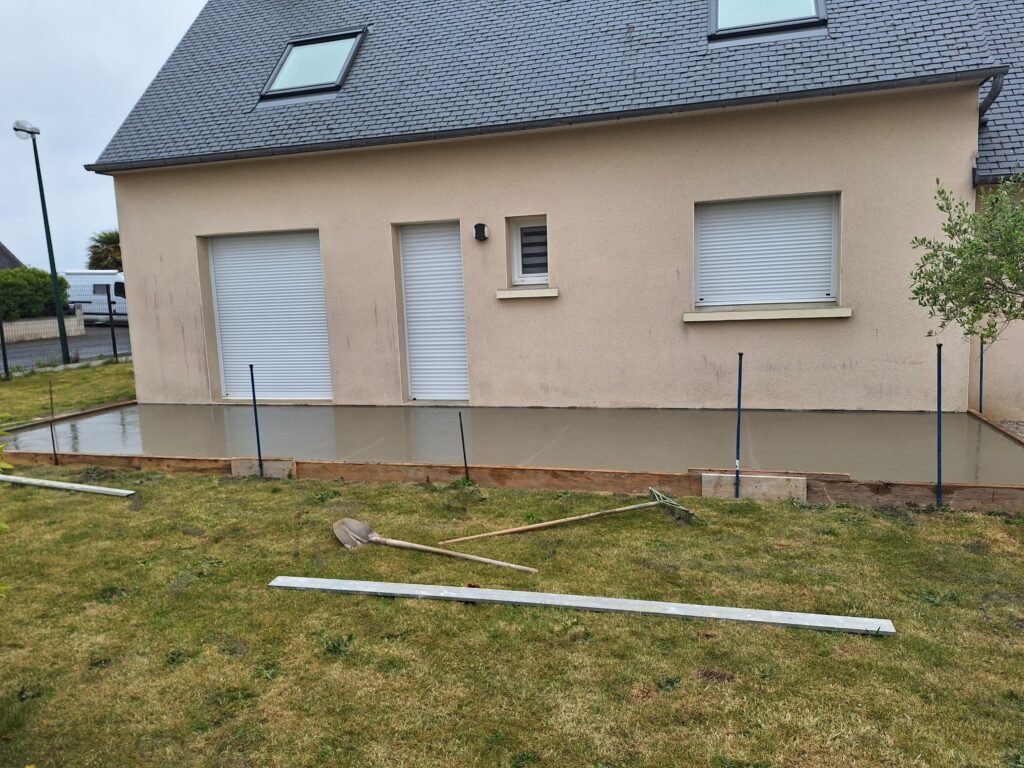 Création d’une dalle béton – TM Maçonnerie Création d'une dalle béton à Louannec