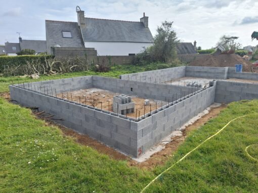Elévation des murs - TM Maçonnerie Elévation des murs d'une maison neuve.